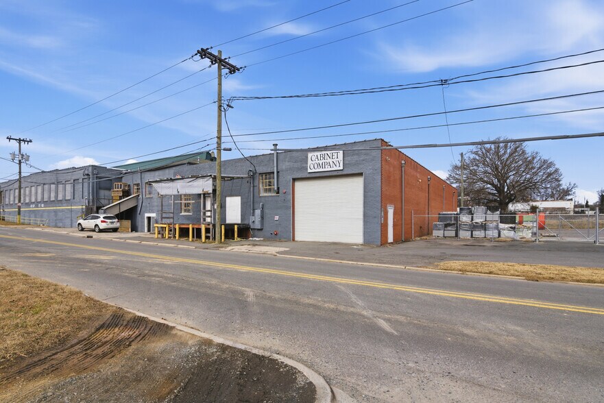 More Photos Of 226 S Linwood Rd, Gastonia Warehouse For Sale