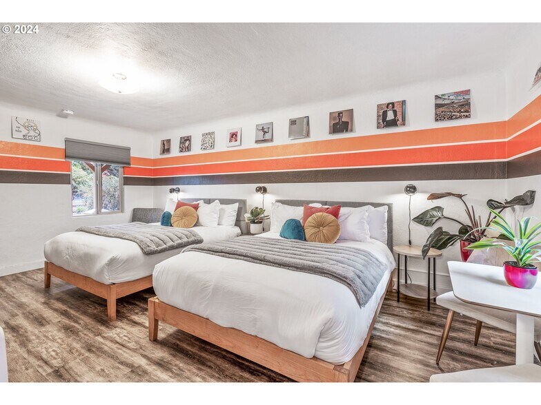 More Photos Of 1175 2nd St SE, Bandon Hotel For Sale