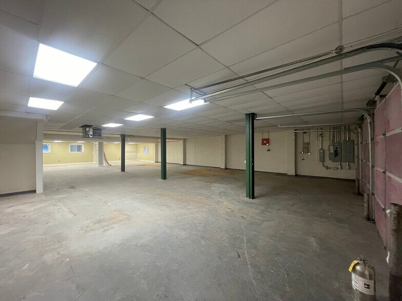 More Photos Of 1580 Huddell Ave, Marcus Hook Light Distribution For Lease