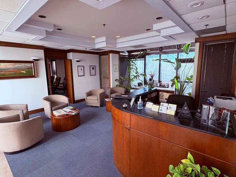 More Photos Of 52 New Orleans Rd, Hilton Head Island Office For Sale