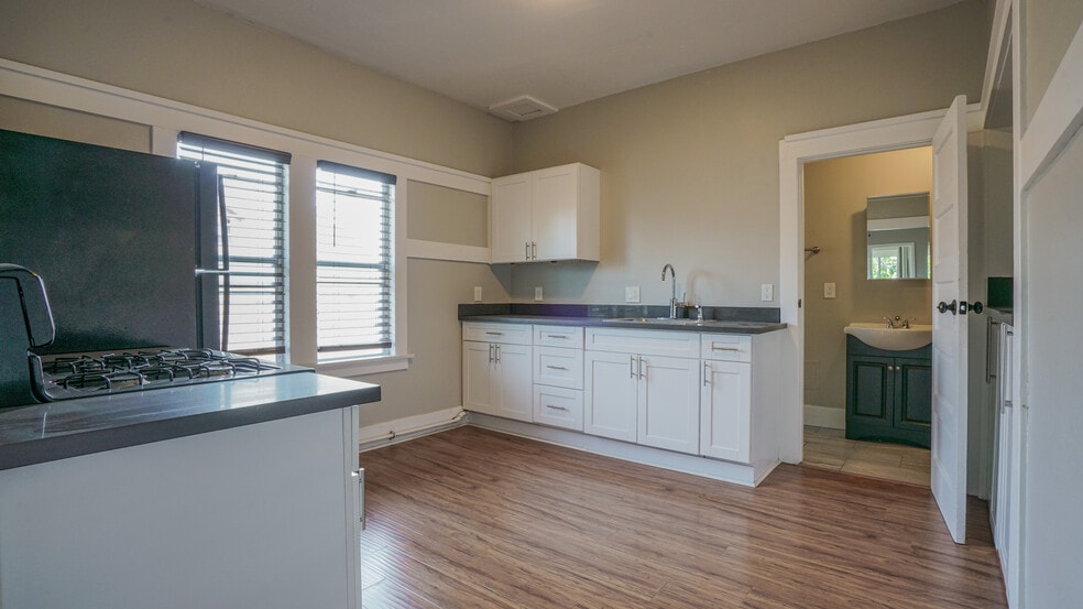 More Photos Of 2617 Jeffries Ave, Los Angeles Apartments For Sale