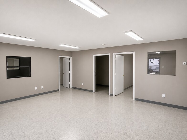More Photos Of 913 Edwards Rd, Fort Pierce Warehouse For Lease