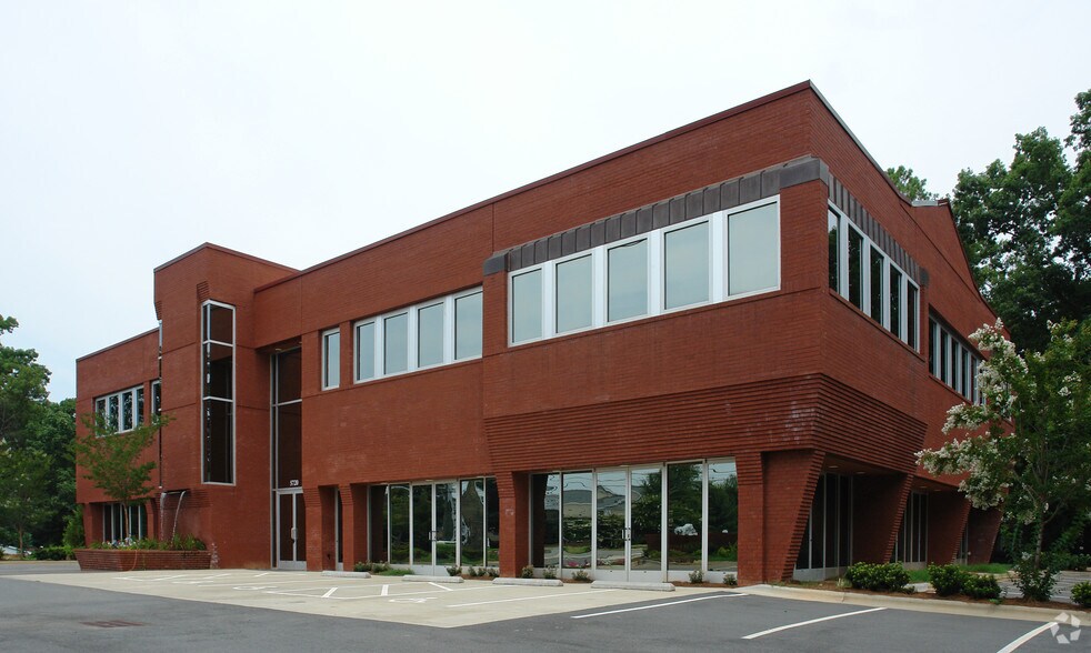 More Photos Of 5720 Creedmoor Rd, Raleigh Medical For Lease