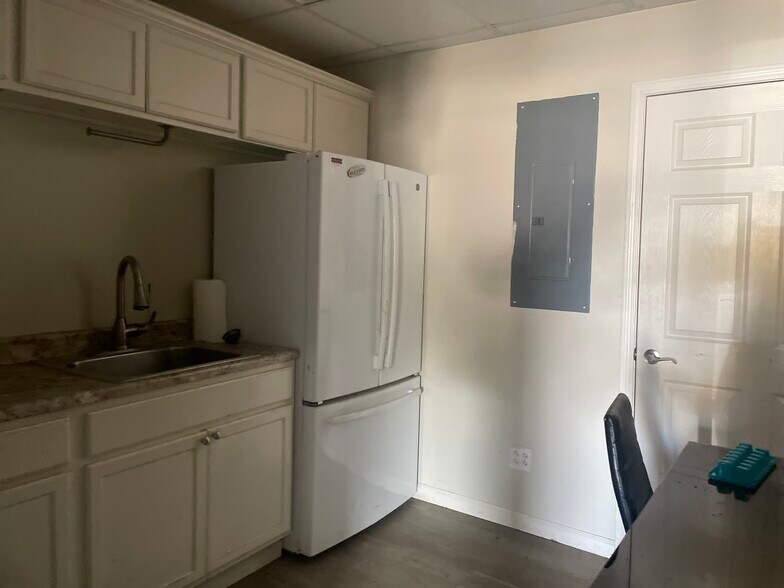 More Photos Of 701 E Main St, El Dorado Specialty For Sale