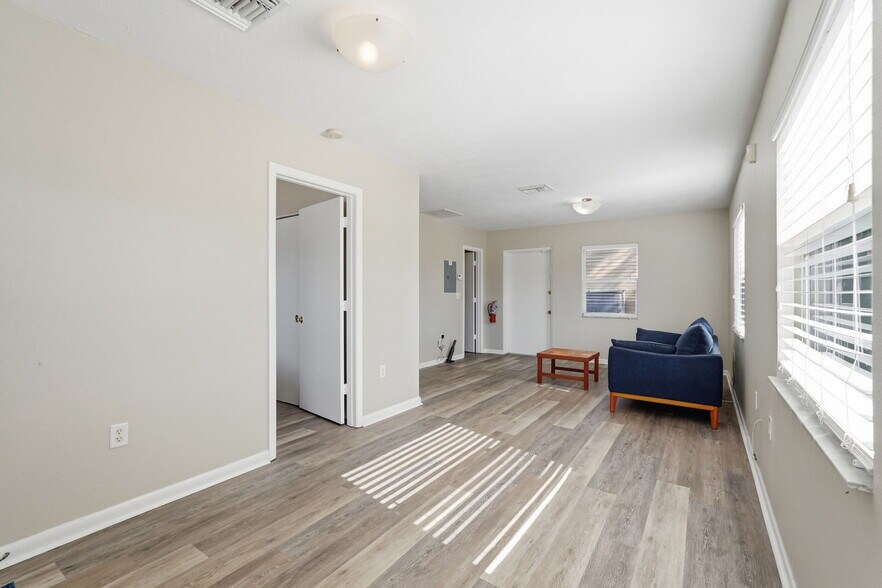 More Photos Of 500-510 Tarpon Ave E, Tarpon Springs Office For Sale