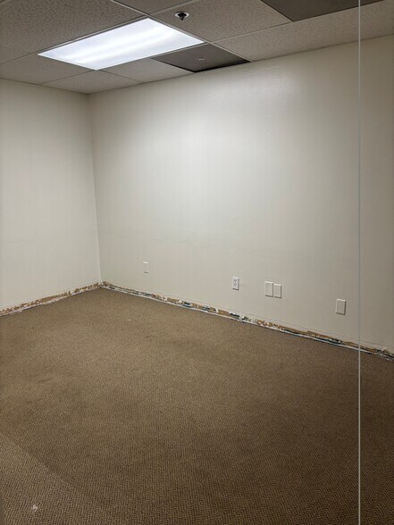 More Photos Of 620-A N McKnight Rd, University City Office For Lease