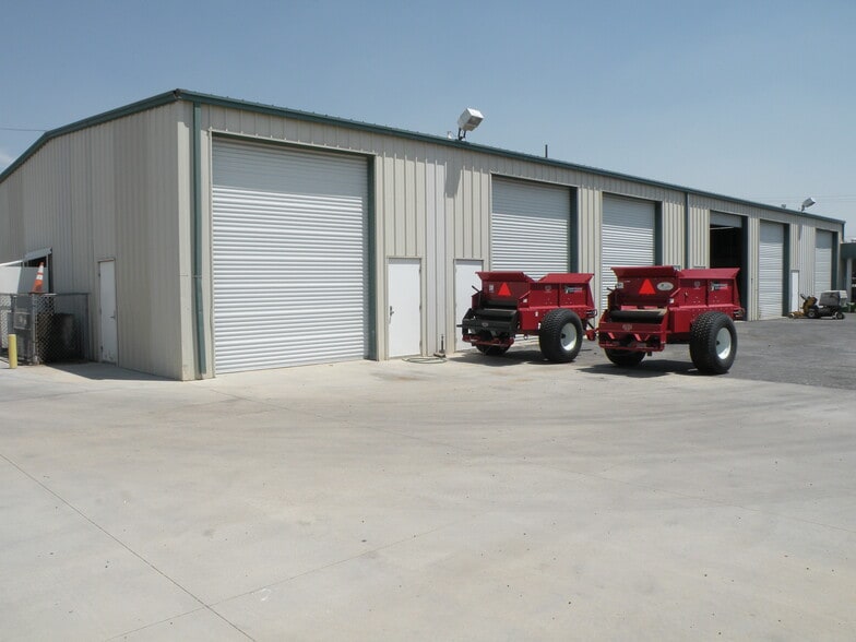 More Photos Of 45223 23rd St W, Lancaster Auto Dealership For Sale