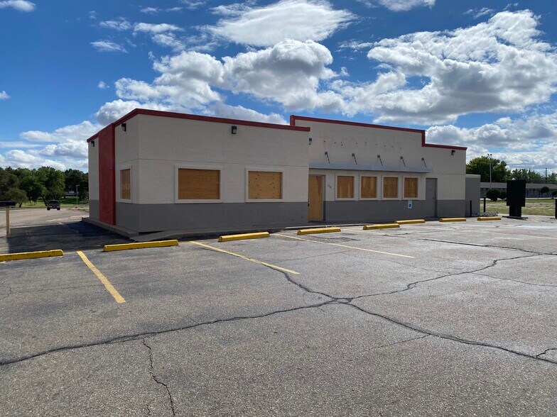 More Photos Of 1701 S Main St, Lamar Fast Food For Lease