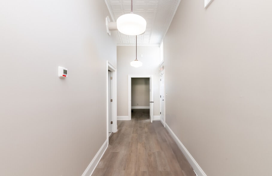 More Photos Of 1940 Harvard Dr, Louisville Storefront For Lease