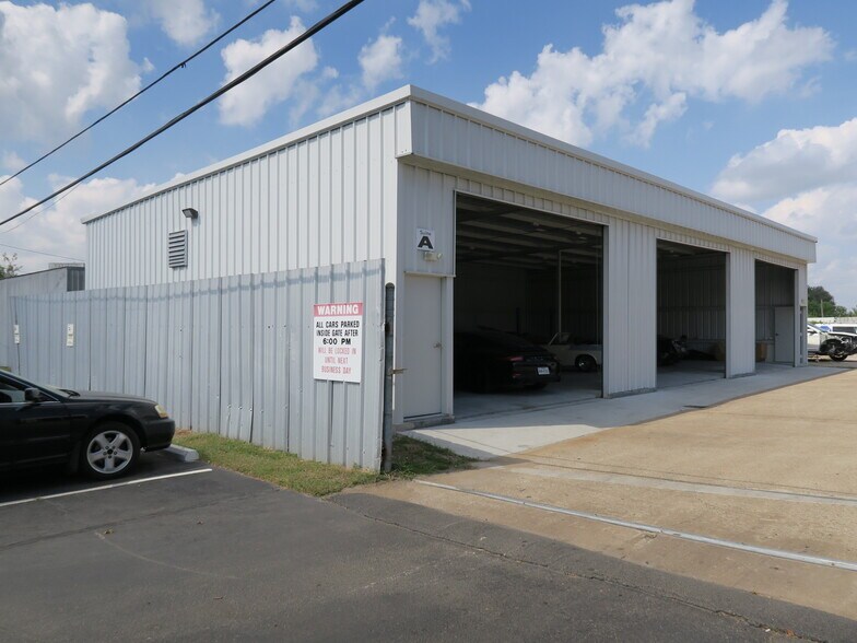 More Photos Of 5610-5613 Southwest Fwy, Houston Flex For Lease