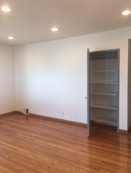 More Photos Of 8350 Melrose Ave, West Hollywood Loft Creative Space For Lease