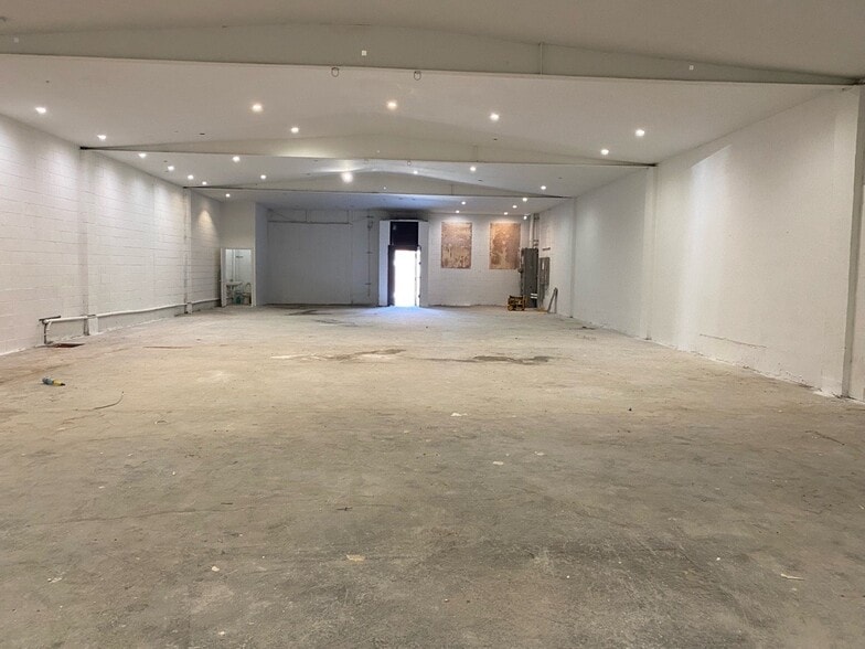 More Photos Of 3328 E 14th St, Los Angeles Warehouse For Sale