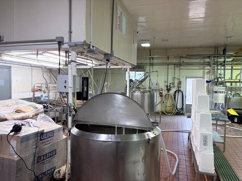 More Photos Of 8105 Wallace Rd NW, Salem Industrial For Lease