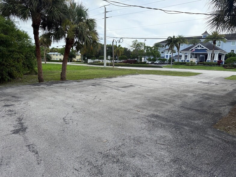 More Photos Of 1320 SE Palm Beach Rd, Stuart Medical For Sale