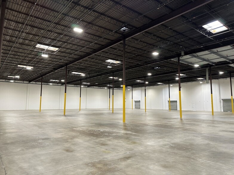 More Photos Of 14385 Industry Cir, La Mirada Warehouse For Lease
