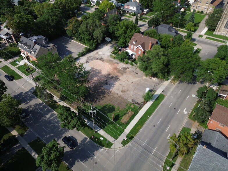 More Photos Of 25 William St, Brantford Office For Sale