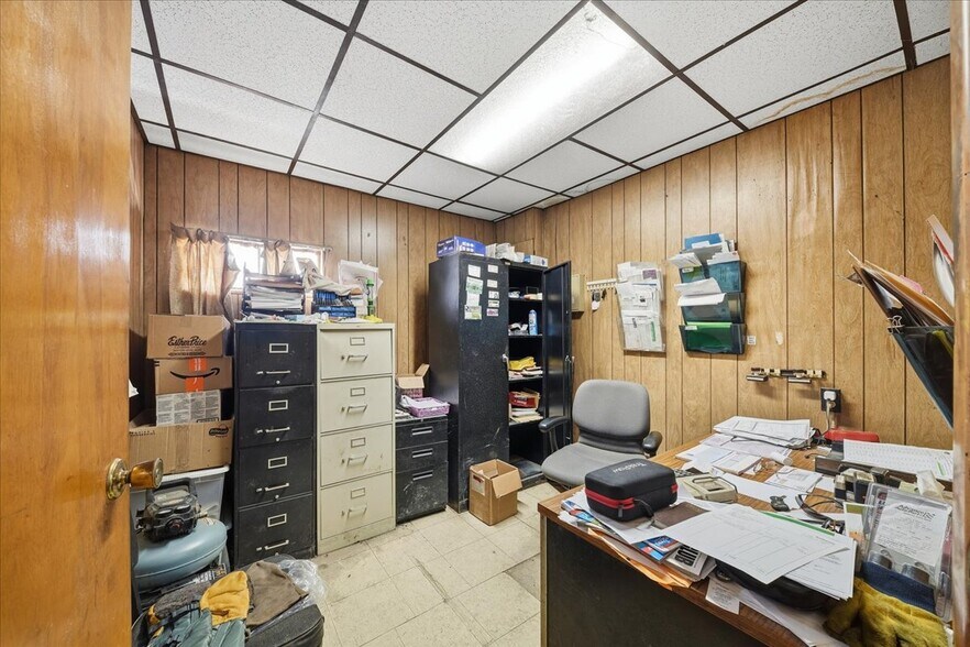 More Photos Of 735 Perry Hwy, Harmony Auto Repair For Sale