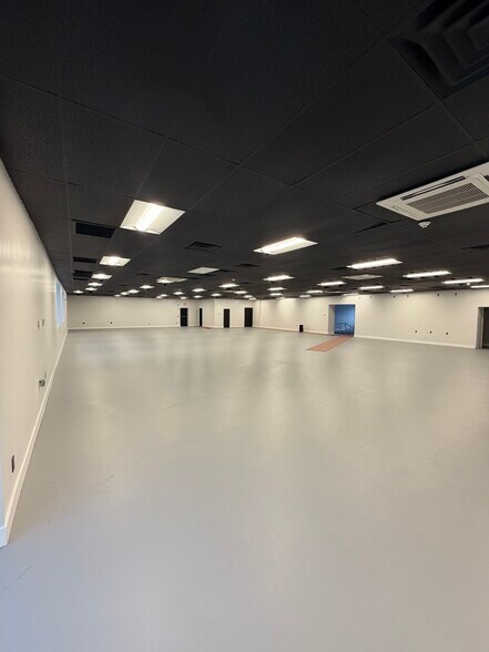 More Photos Of 611 Dutchess Tpke, Poughkeepsie Freestanding For Lease