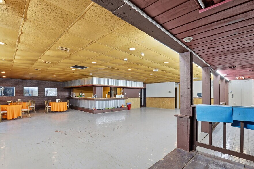 More Photos Of 17422 Beaumont Hwy, Houston Restaurant For Sale