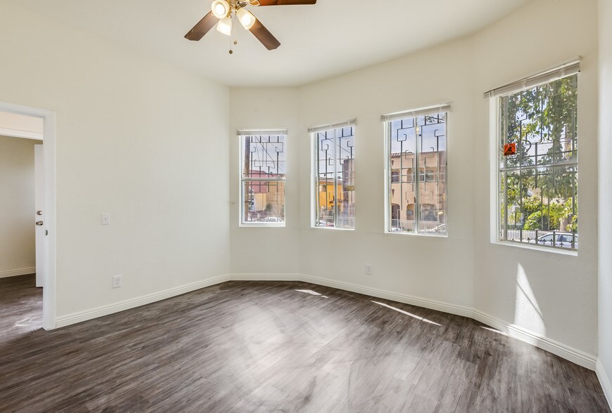 More Photos Of 252 W 11th, San Pedro Apartments For Sale