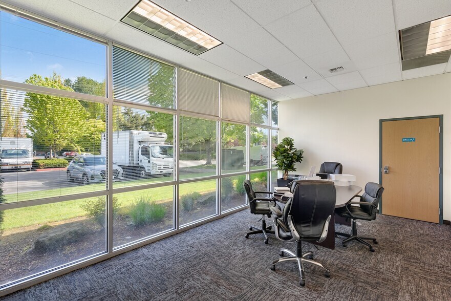 More Photos Of 801 SW 16th St, Renton Distribution For Lease