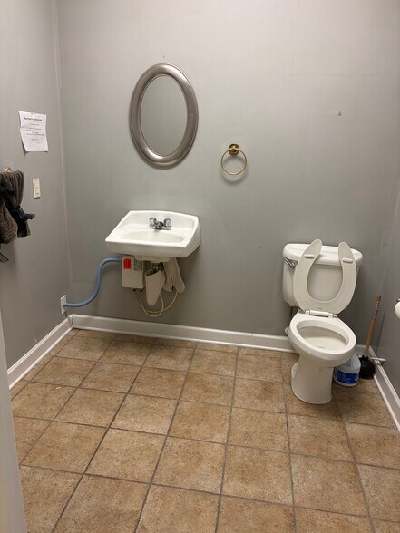 More Photos Of 3578 Oaktree Dr, Semmes Loft Creative Space For Lease