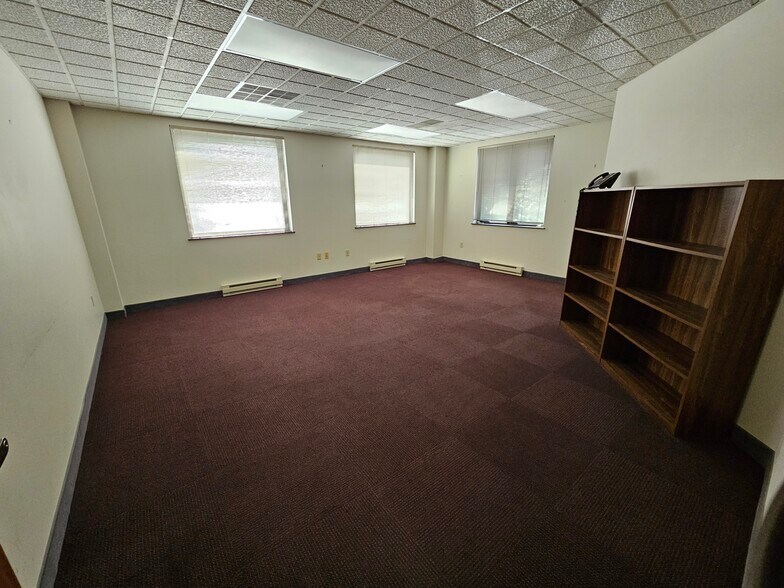 More Photos Of 1150 S Cedar Crest Blvd, Allentown Office For Sale