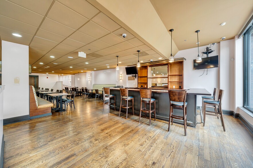 More Photos Of 611 S Jefferson St, Roanoke Apartments For Lease