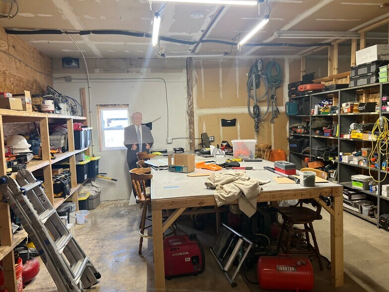 More Photos Of 3095 NW 162nd Ln, Andover Warehouse For Sale