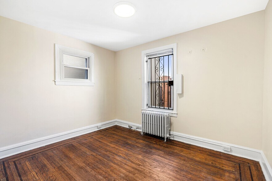 More Photos Of 522 S 5th St, Philadelphia Storefront Retail Residential For Sale