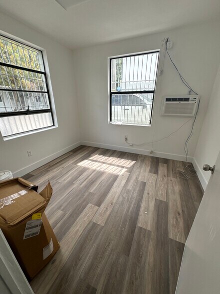 More Photos Of 7250 NE 4th Ct, Miami Showroom For Lease