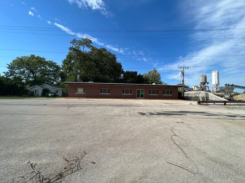 More Photos Of 2602 N Morgan St, Decatur Office For Sale