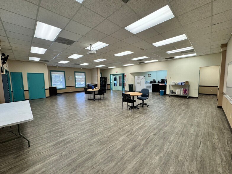 More Photos Of 6500 Fort Caroline Rd, Jacksonville Unknown For Lease