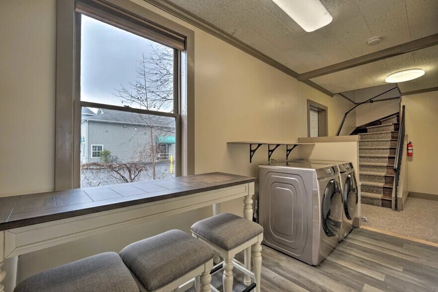 More Photos Of 77 Canada St, Lake George General Retail For Sale