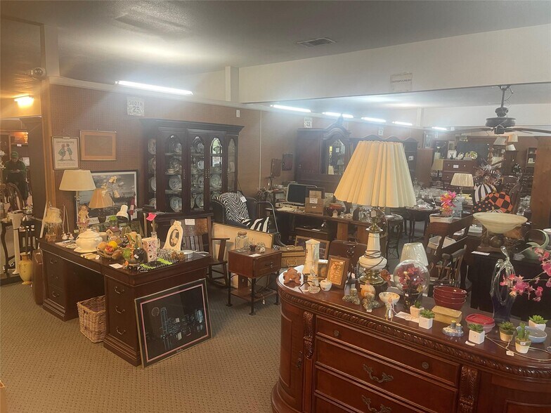 More Photos Of 101 Park Place Cir, Cresson Storefront Retail Office For Sale
