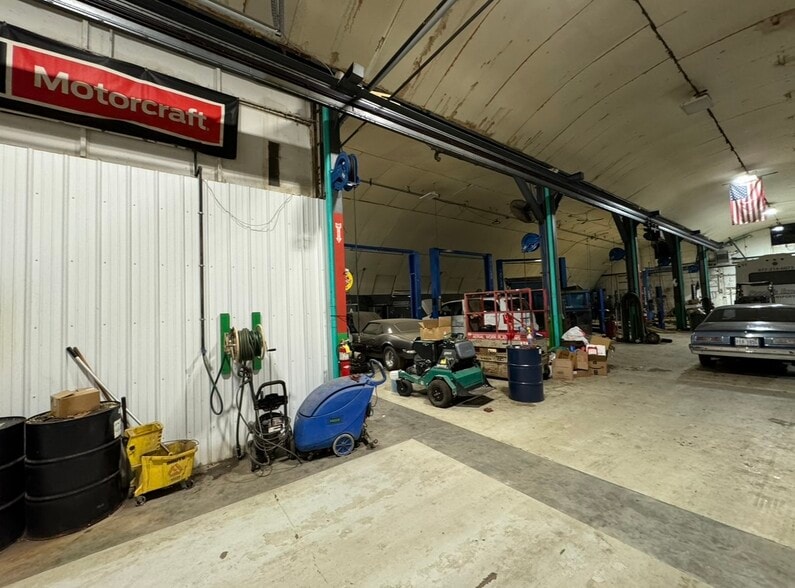 More Photos Of 201 S Mill St, South Lyon Manufacturing For Sale