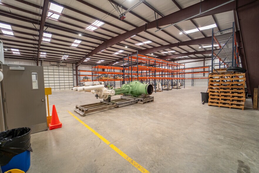 More Photos Of 236 Industrial Park Dr, Victoria Warehouse For Lease