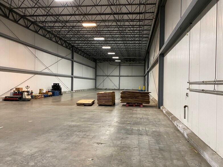 More Photos Of 1140 Gervais Ave, Maplewood Warehouse For Lease