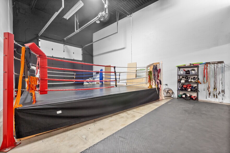 More Photos Of 403-409 Rue Saint-Roch, Montréal Warehouse For Lease