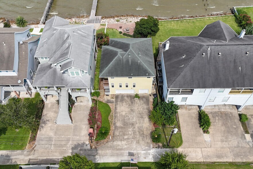 More Photos Of 804 Bay Ave, Kemah Specialty For Sale