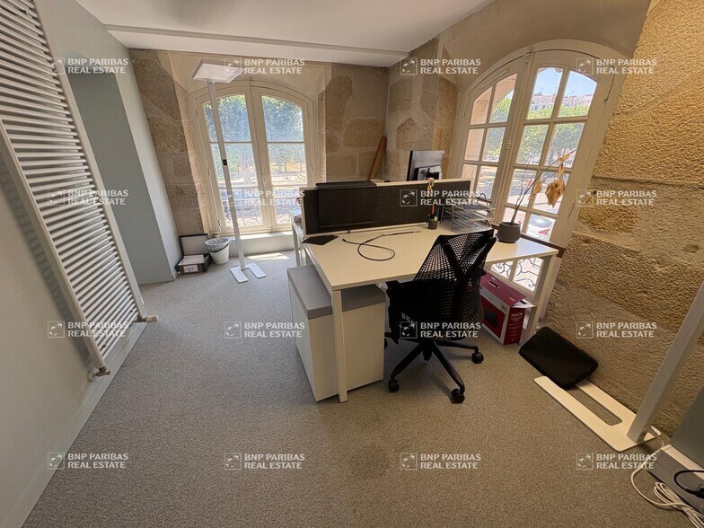 More Photos Of , Nantes Office For Sale