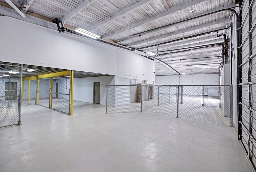 More Photos Of 2110 Mannix Dr, San Antonio Light Distribution For Sale