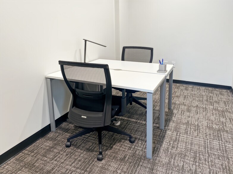 More Photos Of 16102 Chagrin Blvd, Shaker Heights Coworking Space