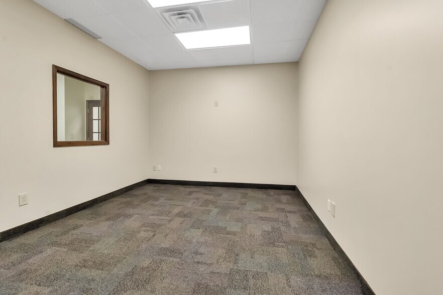 More Photos Of 5586 Main St, Williamsville Office For Lease