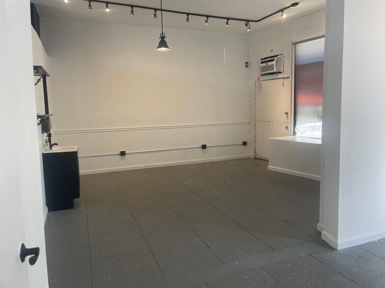 More Photos Of 161-163 S Crescent Heights Blvd, Los Angeles Storefront Retail Residential For Lease