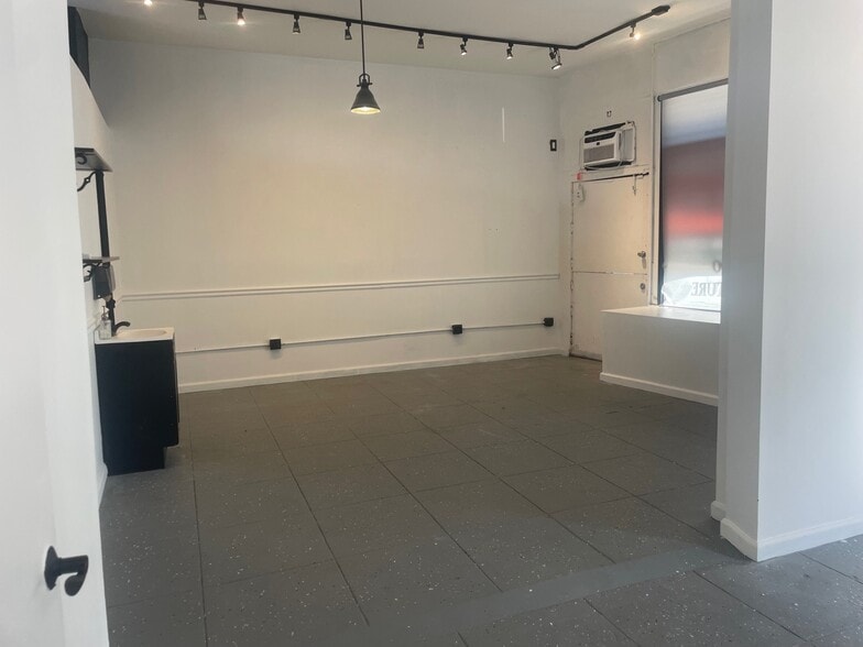 More Photos Of 161-163 S Crescent Heights Blvd, Los Angeles General Retail For Sale