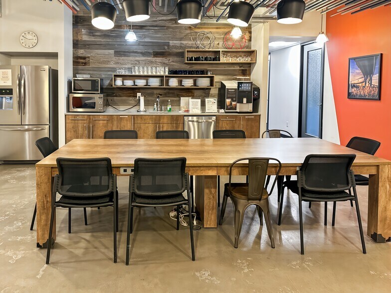 More Photos Of 1190B Rue De Courchevel, Lévis Coworking Space