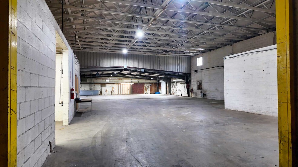 More Photos Of 11763 N Us-319, Thomasville Manufacturing For Sale