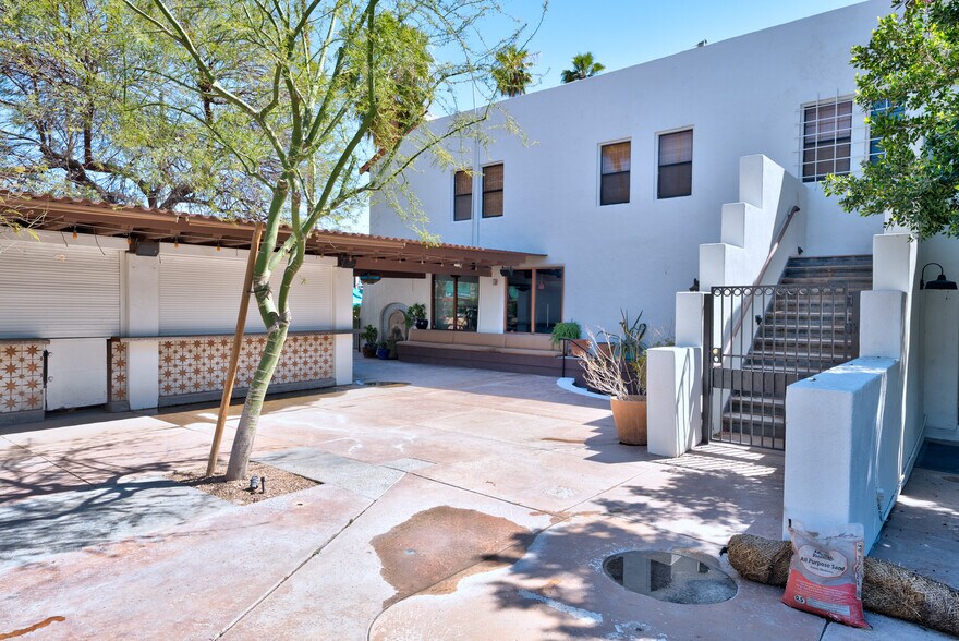 More Photos Of 369 N Palm Canyon Dr, Palm Springs Restaurant For Lease