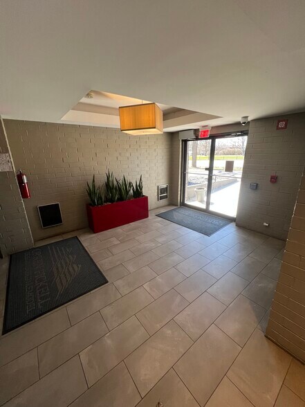 More Photos Of 444 Skokie Blvd, Wilmette Medical For Lease